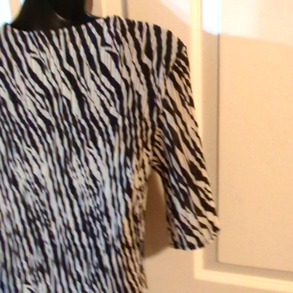 Magic Scarf Womens One Size Top Polyester Animal Print 1/2 Sleeves V-Neck NWOT - Picture 6 of 11